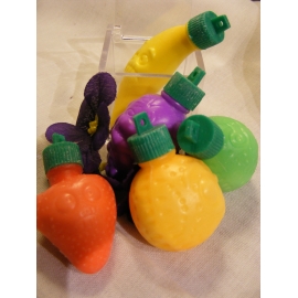Poudre acidulée dans petits fruits en plastique