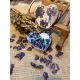 Boite métal coeur garnie 100 g de véritables fleurs de violettes cristalisées