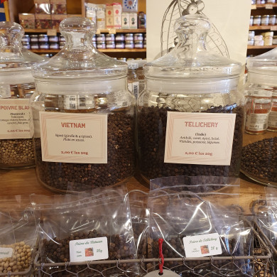 Poivres en grains Vietnam et Tellichery
