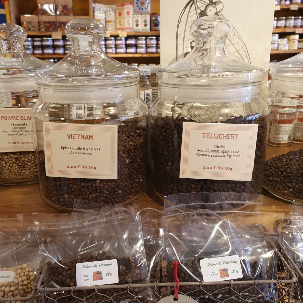 Poivres en grains Vietnam et Tellichery