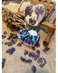 Boite métal coeur garnie 100 g de véritables fleurs de violettes cristalisées